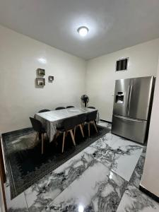 Η κουζίνα ή μικρή κουζίνα στο Badji +6 φωτογραφίες