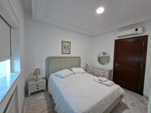 Ένα ή περισσότερα κρεβάτια σε δωμάτιο στο Lac 2 Luxury flat C