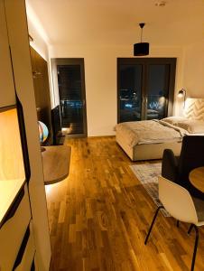 Ένα ή περισσότερα κρεβάτια σε δωμάτιο στο Metropolis apartment, parking, city center +13 φωτογραφίες