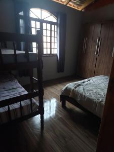 Ένα ή περισσότερα κρεβάτια σε δωμάτιο στο Desfrute no pedaço do paraíso - Recanto das Águas