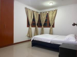 En eller flere senge i et værelse på Grand Villa Roca Rodadero + 19 billeder