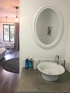 Ένα μπάνιο στο Cozy Urban Oasis in Hatfield