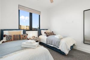 Ένα ή περισσότερα κρεβάτια σε δωμάτιο στο Brand new townhome in Page Arizona