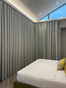 Ένα ή περισσότερα κρεβάτια σε δωμάτιο στο Whale Rock Height Estate +27 φωτογραφίες