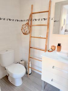 a bathroom with a toilet and a ladder in it at La Cabane 21, Maison, Andernos-Les-Bains in Andernos-les-Bains +16 photos