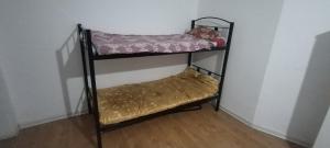 En eller flere senge i et værelse på Masazır Hostel