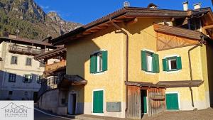 En generel udsigt til bjerge eller udsigt til bjerge taget fra lejligheden