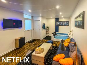 Et tv og/eller underholdning på La Bulle Bleue Jacuzzi