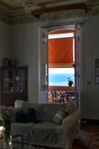 a living room with a couch and a view of the ocean at L'Andirivieni in Camogli