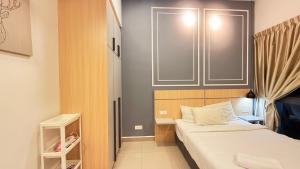 Un pat sau paturi într-o cameră la Colony Suites KL by Sopping Centre +39 fotografii