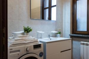 Φωτογραφία από το άλμπουμ του Golden Tree - Castelletto Ticino - Private Garage - WiFi σε Castelletto sopra Ticino +29 φωτογραφίες