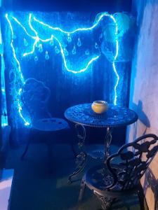 Φωτογραφία από το άλμπουμ του Love Room chic et intime idéale pour un séjour à deux avec jacuzzi et balcon σε Vienne