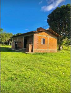 Το κτήριο όπου στεγάζεται  η παραθεριστική κατοικία