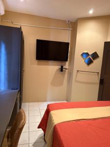 AroucaJaycees Place的一间卧室，里面有一张床和一台平板电视