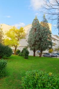 Κήπος έξω από το White Lounge Haustor +14 φωτογραφίες