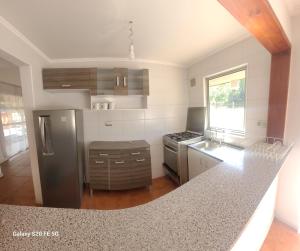 Η κουζίνα ή μικρή κουζίνα στο CABAÑAS SALTOS DEL LAJA Duende Lientur +7 φωτογραφίες