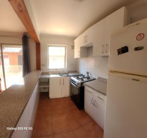 Η κουζίνα ή μικρή κουζίνα στο CABAÑAS SALTOS DEL LAJA Duende Lientur