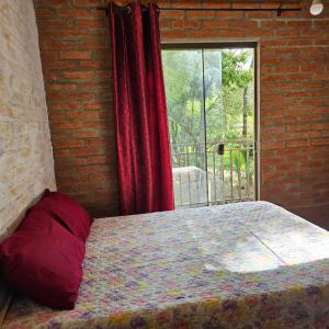 Ένα ή περισσότερα κρεβάτια σε δωμάτιο στο Chalé Hibiscus