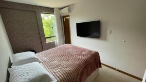 Μια τηλεόραση ή/και κέντρο ψυχαγωγίας στο Village Bioflora Residential Itacimirim