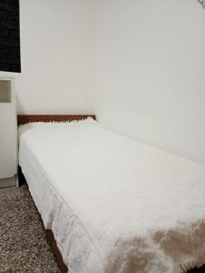 Ένα ή περισσότερα κρεβάτια σε δωμάτιο στο Depto Cerezos