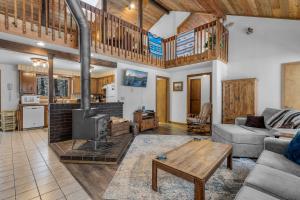 Χώρος καθιστικού στο Kieras Cabin