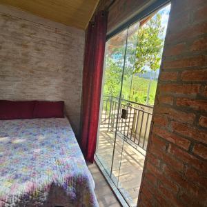 Ένα ή περισσότερα κρεβάτια σε δωμάτιο στο Chalé Hibiscus