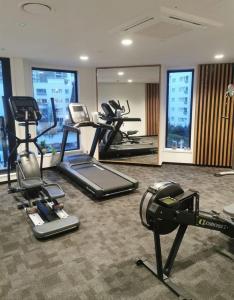 صورة لـ VC Skytower view With Swimming pools & Suna Retreat في أوكلاند