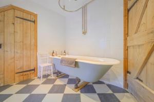 Koupelna v ubytování The Secret Cottage + 28 fotografií