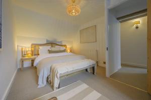 Postel nebo postele na pokoji v ubytování The Secret Cottage