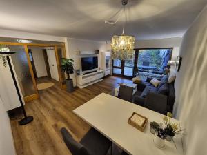 a living room with a couch and a table at Uni- und Citynahe Souterrain-Wohnung am Waldpark in Wuppertal