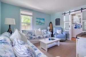 Χώρος καθιστικού στο Salt Life Cottage