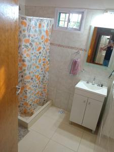 Ένα μπάνιο στο Cabañas Los 3 Hermanos