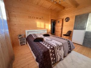 Ένα ή περισσότερα κρεβάτια σε δωμάτιο στο Magnifique chalet cosy