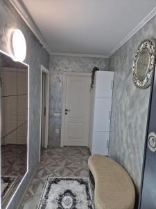 a room with a refrigerator and a chair in it at studiou central in Târgu Jiu