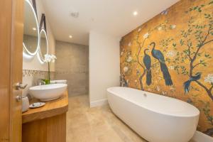 Koupelna v ubytování Llety-Cariad + 26 fotografií