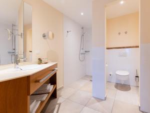 Ένα μπάνιο στο Gutshotel Odelzhausen