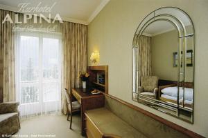 Postel nebo postele na pokoji v ubytování Hotel Alpina