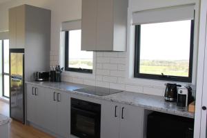 Кухня или мини-кухня в Bellarine Villas
