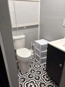 Phòng tắm tại Cute Cottage