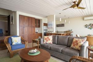 Χώρος καθιστικού στο A1 condo