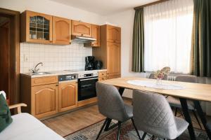 Kuchyň nebo kuchyňský kout v ubytování Haus Edelweiss