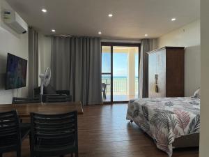 Ένα ή περισσότερα κρεβάτια σε δωμάτιο στο Buddy's Beach House Sipalay