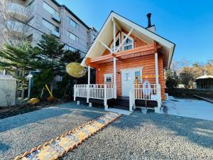 Το κτήριο όπου στεγάζεται  η βίλα