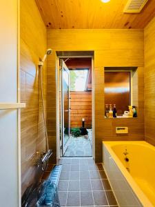 Ένα μπάνιο στο 山中湖レイクサイド1号館 +22 φωτογραφίες