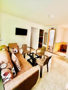 Μια τηλεόραση ή/και κέντρο ψυχαγωγίας στο Apartahotel- Alojamiento Familiar- Apartamentos Privados Kira