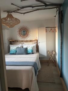 a bedroom with a bed and a mirror on the wall at Appartement vue mer, Case Pilote in Case-Pilote +29 photos