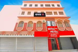 Budova, kde se hotel nachází + 22 fotografií