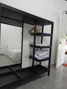 Giường trong phòng chung tại Habitación Hilmar