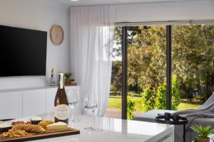 Μια τηλεόραση ή/και κέντρο ψυχαγωγίας στο Izzy's Retreat