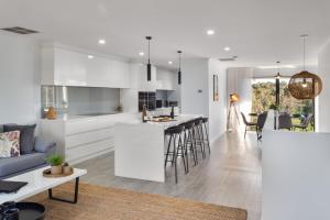 Η κουζίνα ή μικρή κουζίνα στο Izzy's Retreat